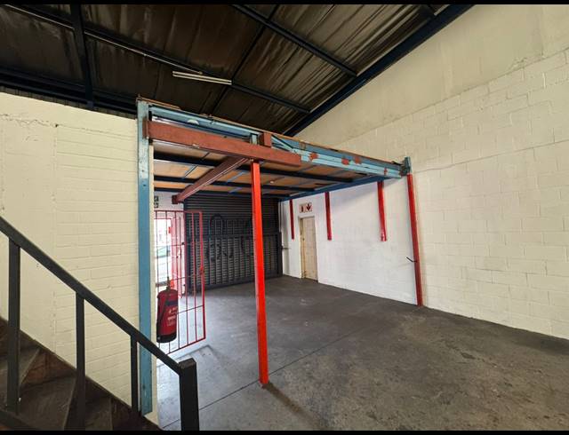 200M² WAREHOUSE TO LET IN EASTLEIGH